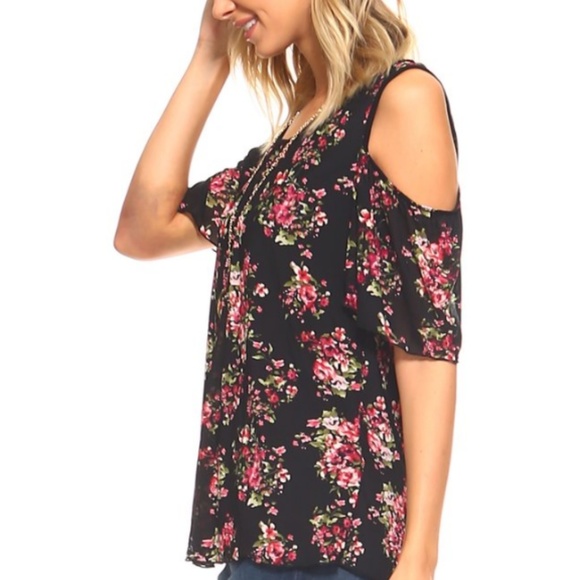 Women's Cold Shoulder Top with Necklace - Picture 6 of 7